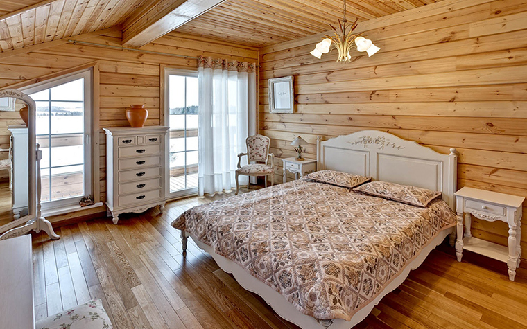 chambre dans une maison en bois