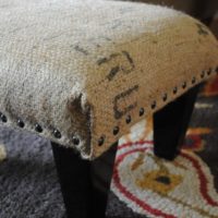 Tabouret en toile de jute rugueux