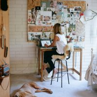 Atelier créatif d'une jeune fille