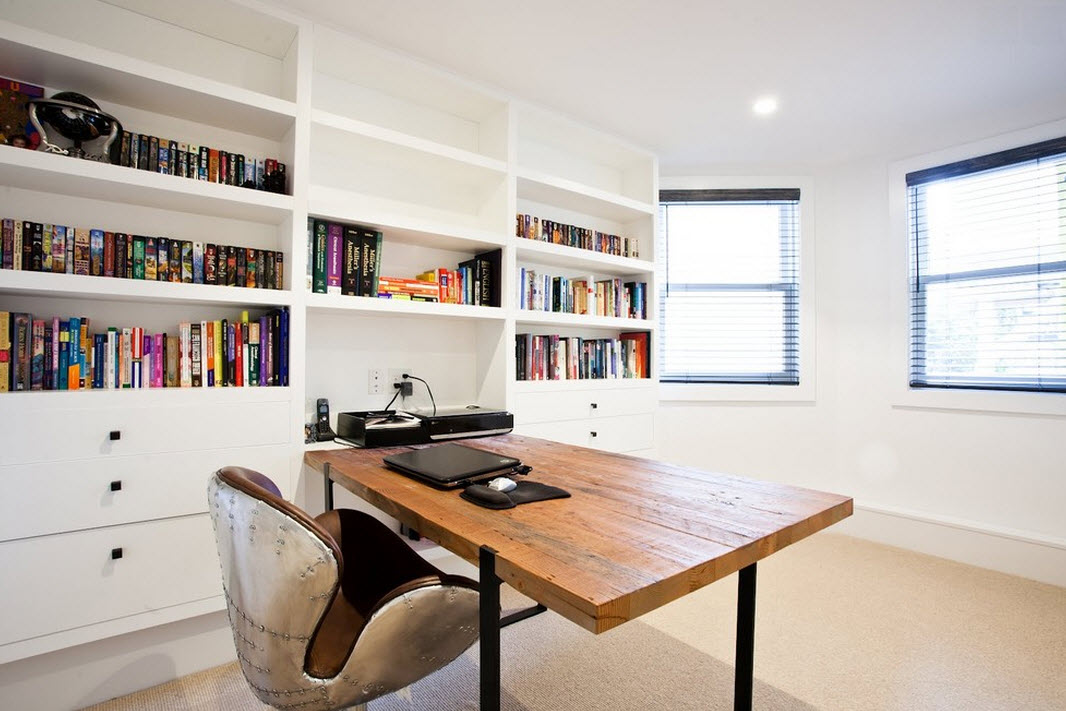 Intérieur de bureau à la maison de style minimaliste