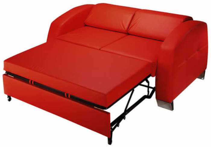 Sofa su prieplauka.