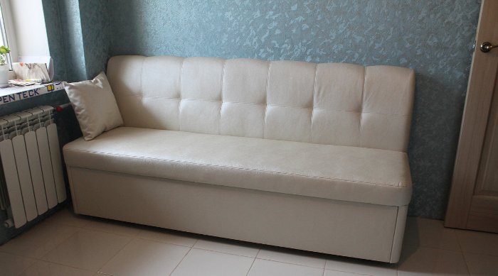 Odinė sulankstoma sofa.